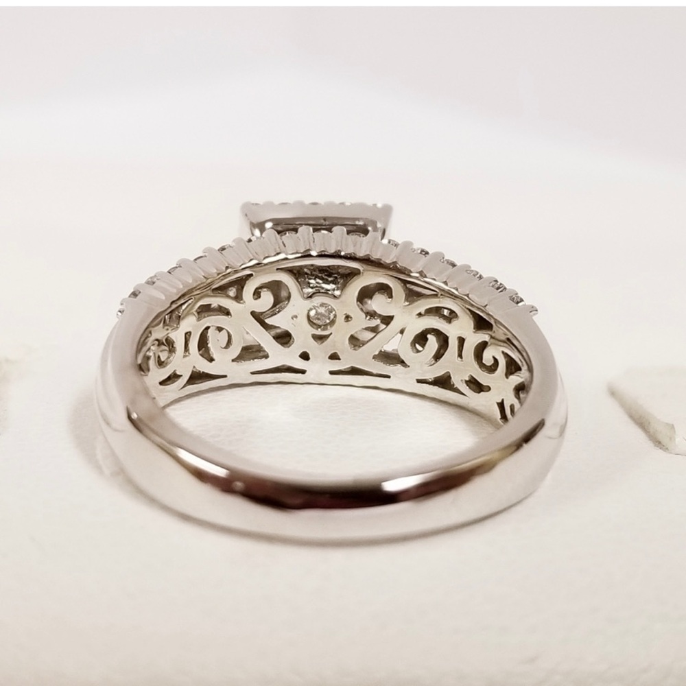 10K Halo Diamond Ring - Picture 8 of 11